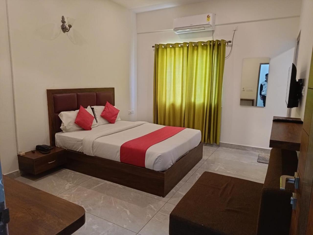 Hotel Dreams Inn Bangalore Exterior photo